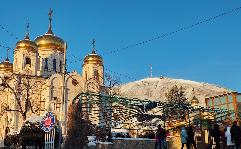 Храмы пятигорска расписание. Спасский собор Пятигорск. Церковь на Машуке Пятигорск. Пятигорск Церковь на горе Машук. Пятигорск Спасский собор вид на Машук.